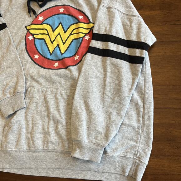 Wonder Woman Hooded Sweatshirt Juniors Size XL, DC Comics Kidcore Funcore - Picture 3 of 7